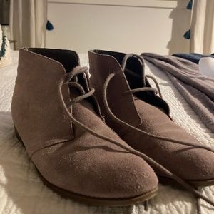 Steve Madden suede bootie with laces